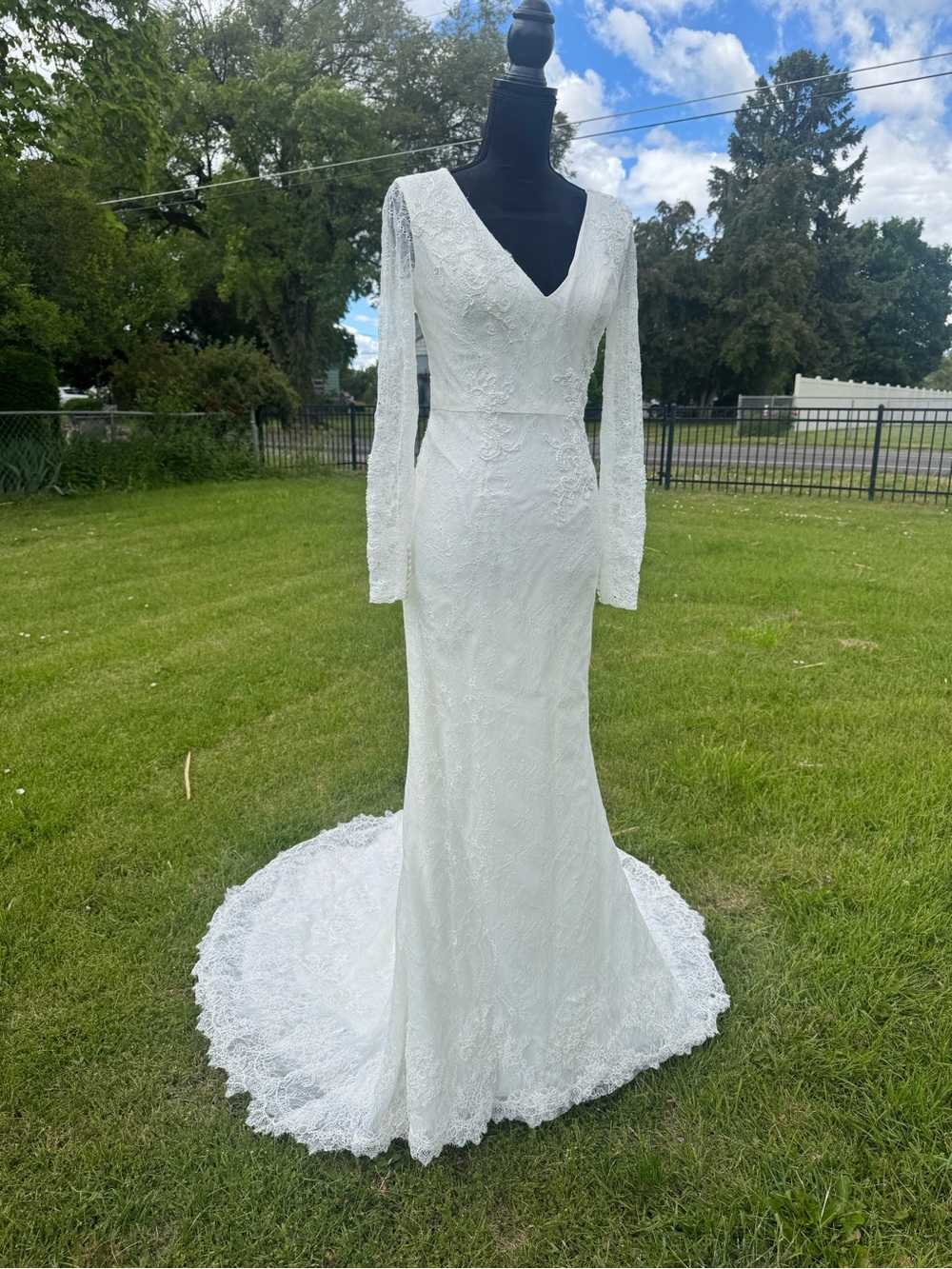 White by Vera Wang Ivory-White Long Sleeve V-Neck Lace Wedding Gown
